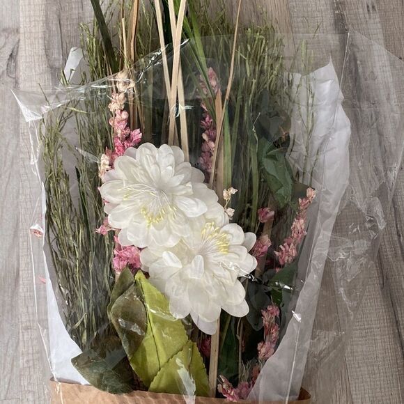 Dried Floral Arrangement/Decor   - Picture 4 of 4